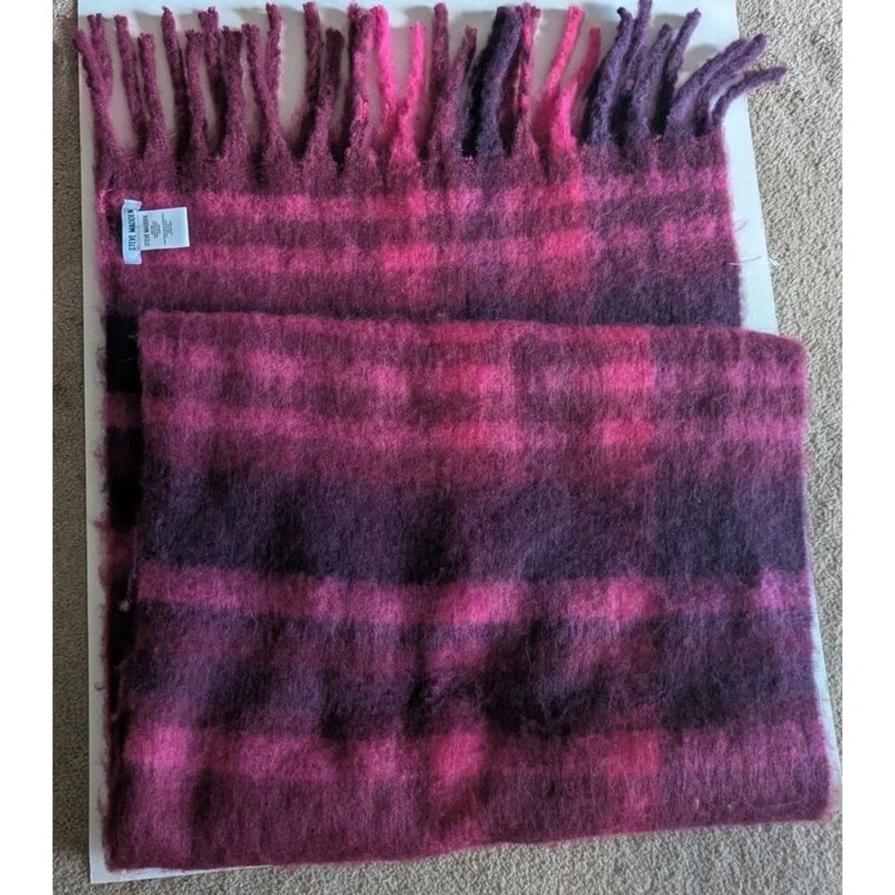 Steve Madden large chunky plaid fringed scarf